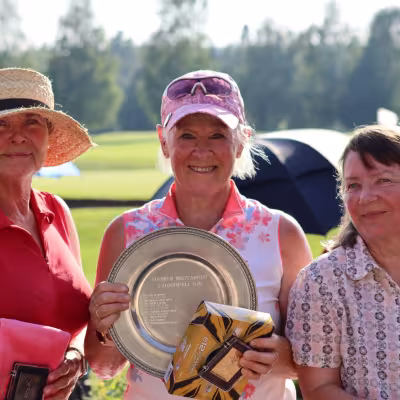 Vas, N70 Leena Sairo, Vuokko Karjalainen ja Sirpa Uotila